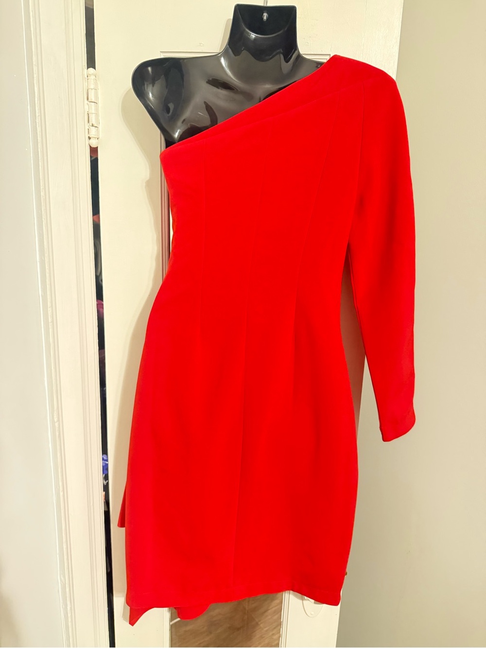 CAARA One Shoulder Single Long Sleeve Asymmetrical Crepe Cocktail Dress Red XS
